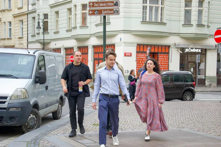 Navigating Prague Streets with Tablet Quiz